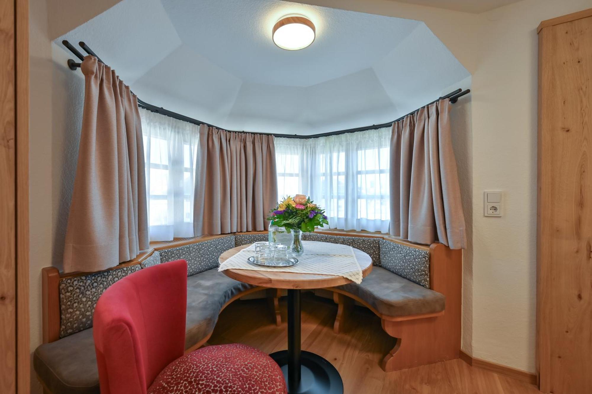 Hotel Weinbauer Швангау Екстериор снимка